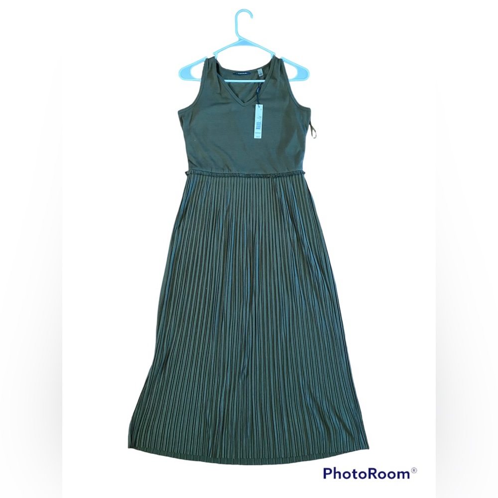Olive Green Tahari sleeveless dress. Cute pleated skirt.